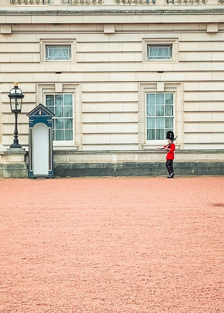 Guard vor dem Buckingham Palace in London England