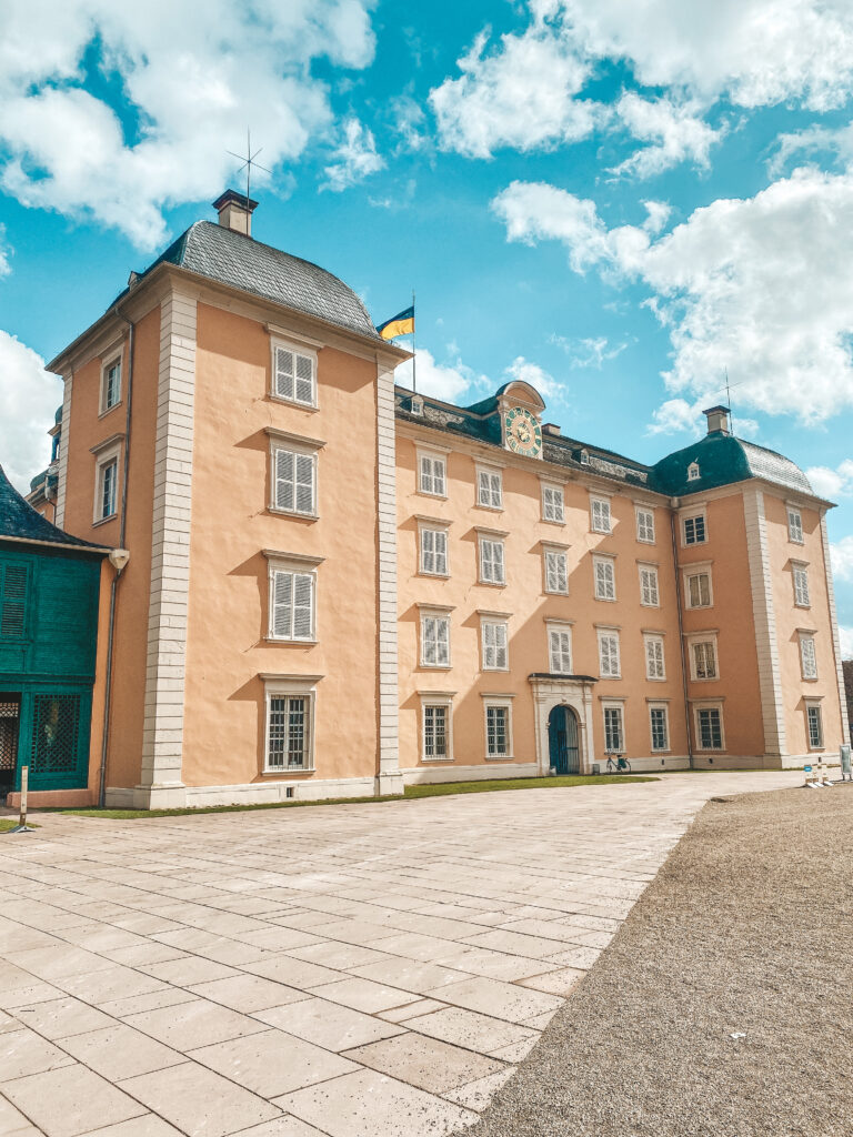 Mehr über den Artikel erfahren Schloss Schwetzingen Mini Guide – 8 Sehenswürdigkeiten die du nicht verpassen solltest