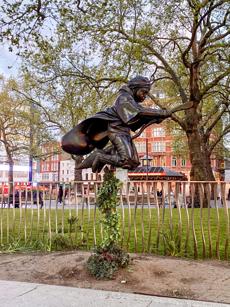 Harry Potter Statur im Leicester Square in London