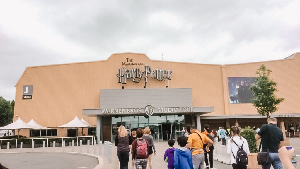 Eingang der Warner Bros. Studio Tour in London, England